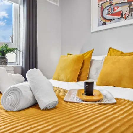 White Retreat - 2 Bedroom Flat Next To Loftus Road * London