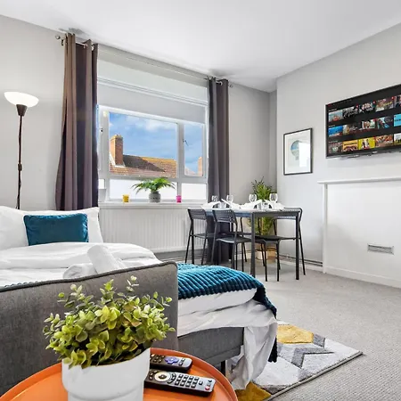 Apartment White Retreat - 2 Bedroom Flat Next To Loftus Road