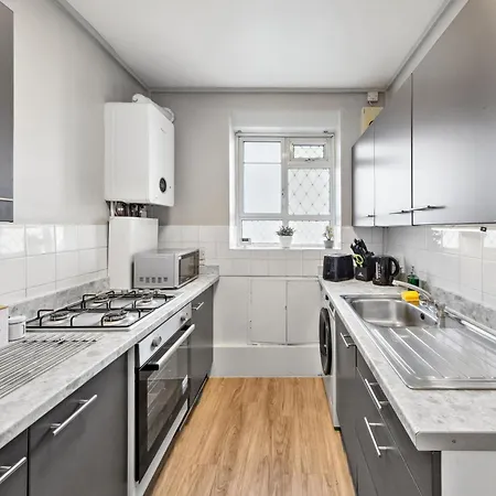 White Retreat - 2 Bedroom Flat Next To Loftus Road
