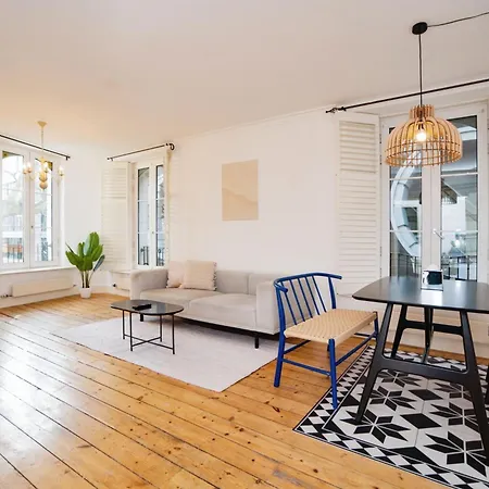 London Eye 8M Apartment