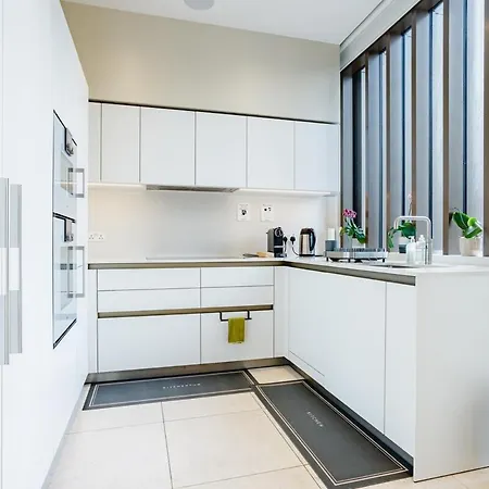 3-bed Duplex W Garden 3min To Holland Park Apartment London