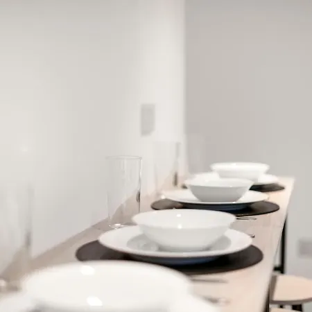 Chic 4 Bedroom I Extended Stays I Free Parking