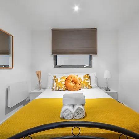 London's Famous Brick Lane - 1 Bed Flat Sleeps 5 ロンドン