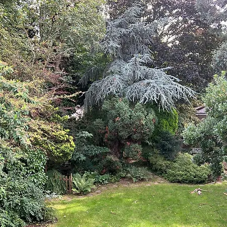 Villa Riverside Edgware