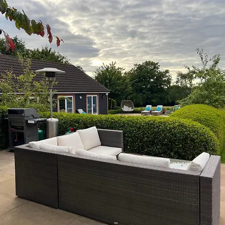 Villa Riverside Edgware