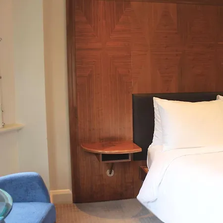 Radisson Blu Hotel, Tottenham Court Road - Formerly Kenilworth 4*