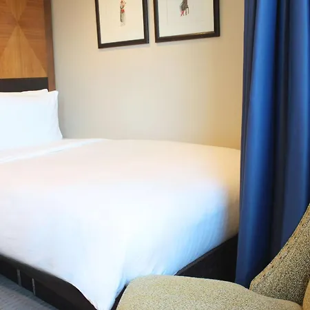호텔 Radisson Blu Hotel, Tottenham Court Road - Formerly Kenilworth 4*