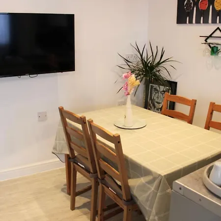 Bowery - 2 Bedrooms 1st Floor ダグナム
