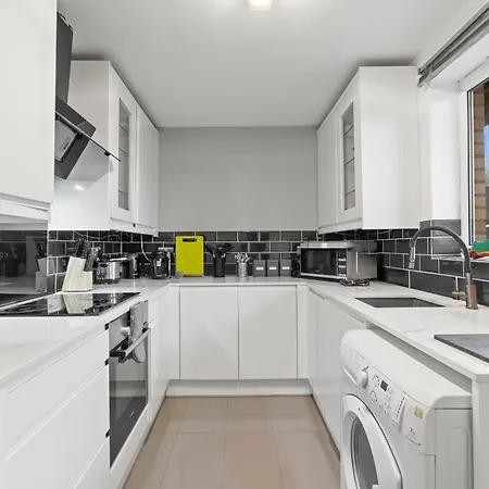 2Br Sleeps 6- 5 Mins To Canary Wharf Free Parking Squid Game Themed Apartment - London