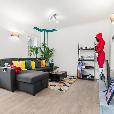 Apartment 2Br Sleeps 6- 5 Mins To Canary Wharf Free Parking Squid Game Themed Apartment - London