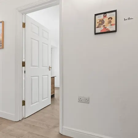 Apartment 2Br Sleeps 6- 5 Mins To Canary Wharf Free Parking Squid Game Themed Apartment - London