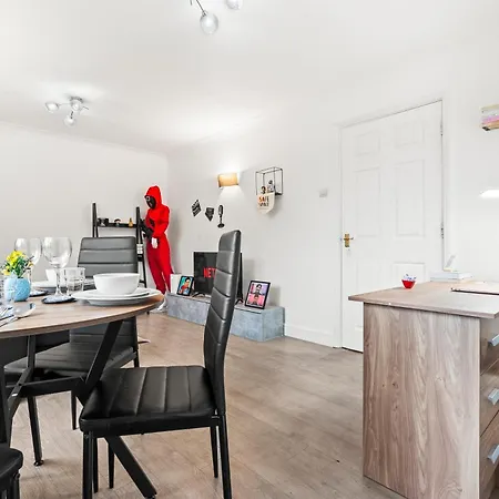 2Br Sleeps 6- 5 Mins To Canary Wharf Free Parking Squid Game Themed Apartment - * London