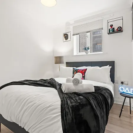 2Br Sleeps 6- 5 Mins To Canary Wharf Free Parking Squid Game Themed Apartment - Apartment