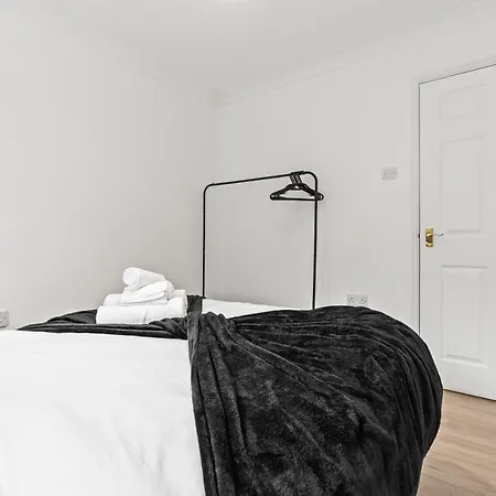 2Br Sleeps 6- 5 Mins To Canary Wharf Free Parking Squid Game Themed Apartment - Apartment *