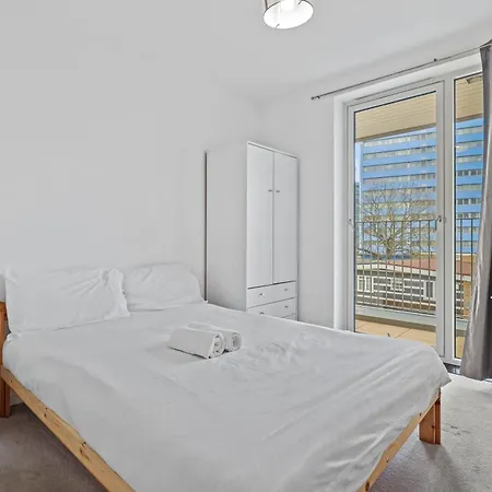 Apartment Canning Town London