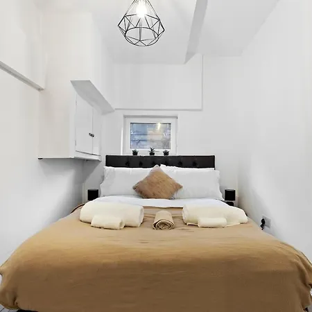 Stylish 3-bed Flat In Lewisham, Near Greenwich London