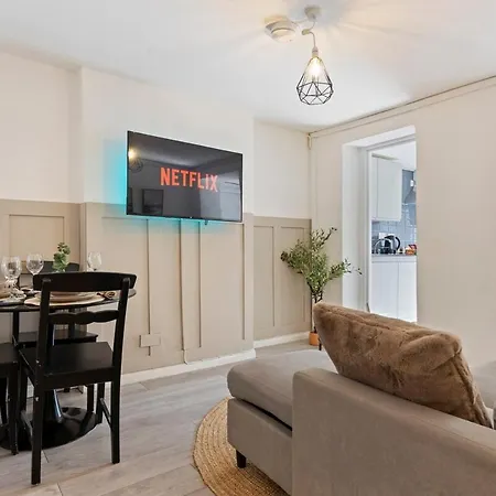Stylish 3-bed Flat In Lewisham, Near Greenwich