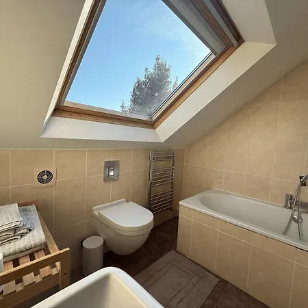 Spacious 3br In Heart Of Wimbledon *
