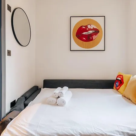 Cosy And Modern Duplex In The Heart Of Earls Court Holiday home