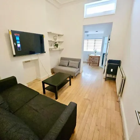 Centrally Located 2-bedroom In London!