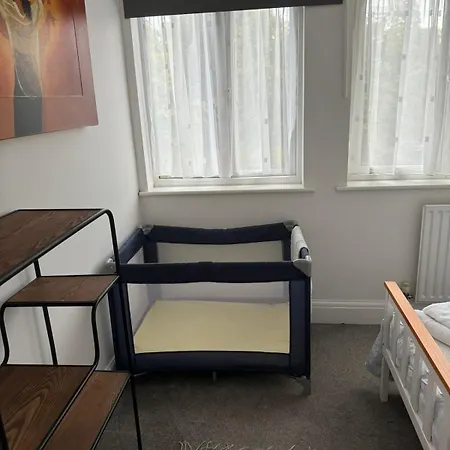 2 Bedroom Cosy Flat *