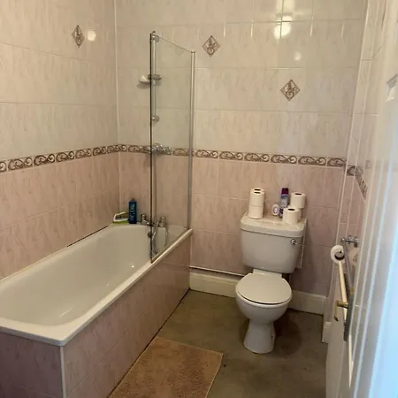2 Bedroom Cosy Flat