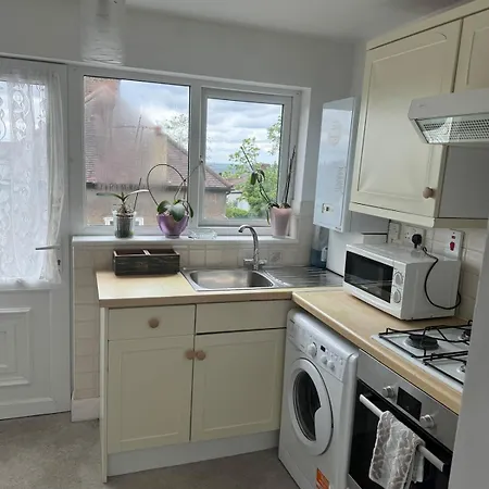 2 Bedroom Cosy Flat * Norwood