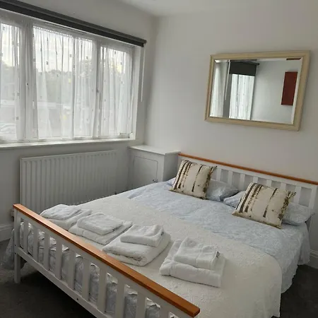 2 Bedroom Cosy Flat *