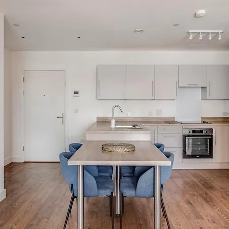 Modern, Spacious 2bed, 2bath In *