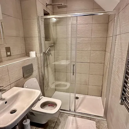 Upminster Bridge Station Excel House Apartment