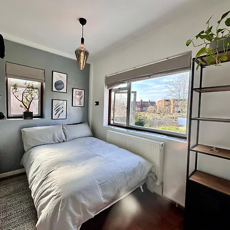 Homestay London Bedroom In Secure Leafy Area *