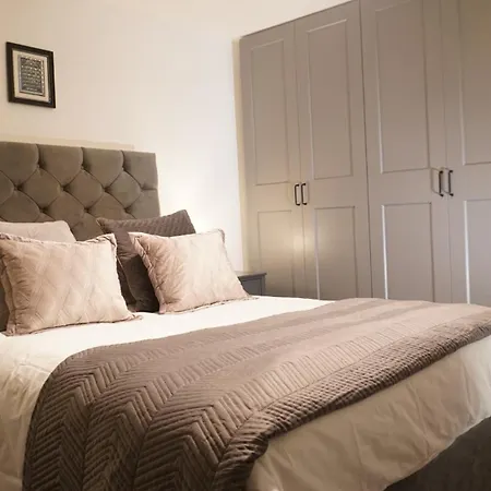 Apartment 32 Ross Apartment, Canary Wharf Area *
