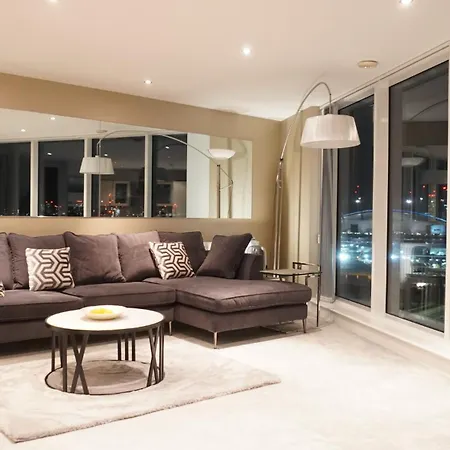 32 Ross Apartment, Canary Wharf Area Apartment London