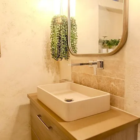 Luxury Newly Refurbished Chelsea Garden Flat Apartment