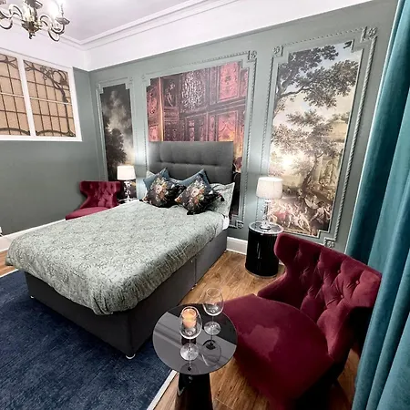 Beautiful Family Marble Arch