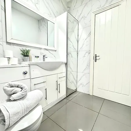 Beautiful Family Marble Arch