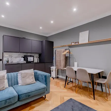 Sleek And Brilliantly Located Flat Earls Court *