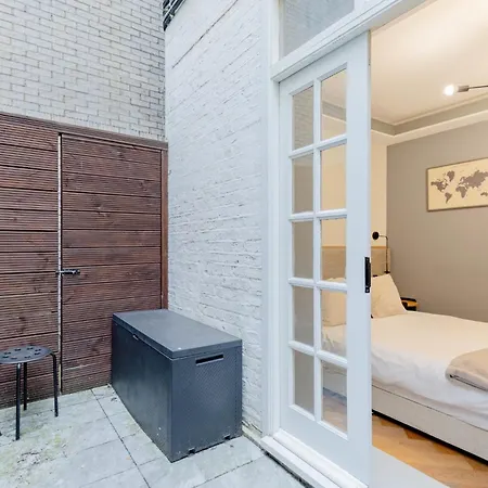 Sleek And Brilliantly Located Flat Earls Court