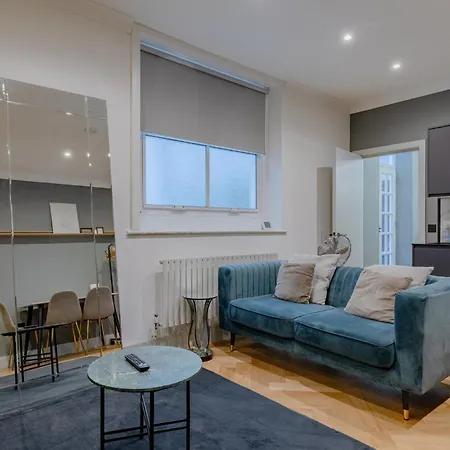 Sleek And Brilliantly Located Flat Earls Court Apartment *