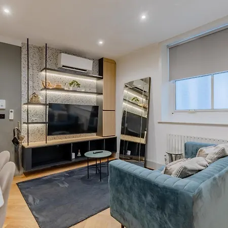 Sleek And Brilliantly Located Flat Earls Court *