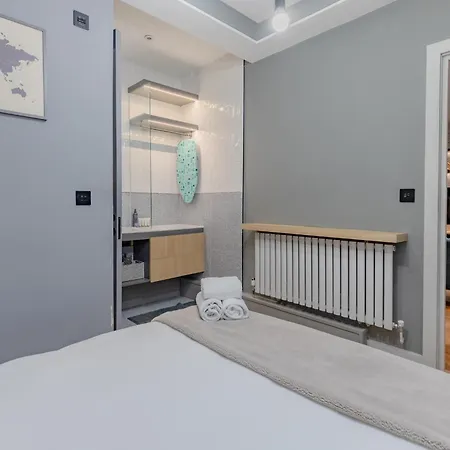 Sleek And Brilliantly Located Flat Earls Court * London