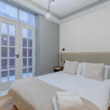 Sleek And Brilliantly Located Flat Earls Court