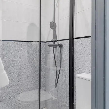 Sleek And Brilliantly Located Flat Earls Court Apartment
