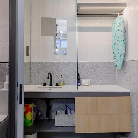 Apartment Sleek And Brilliantly Located Flat Earls Court