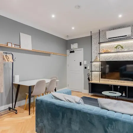 Sleek And Brilliantly Located Flat Earls Court Apartment London