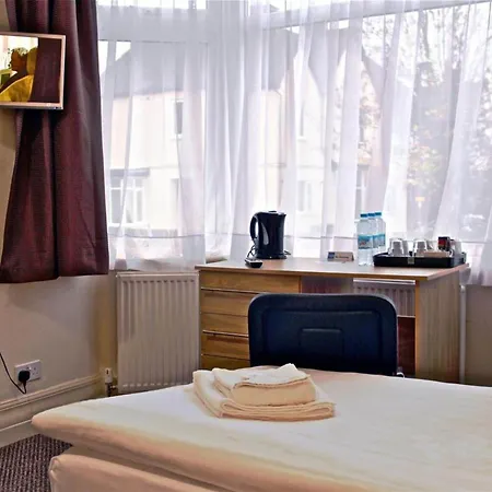 Golders Hotel 3*