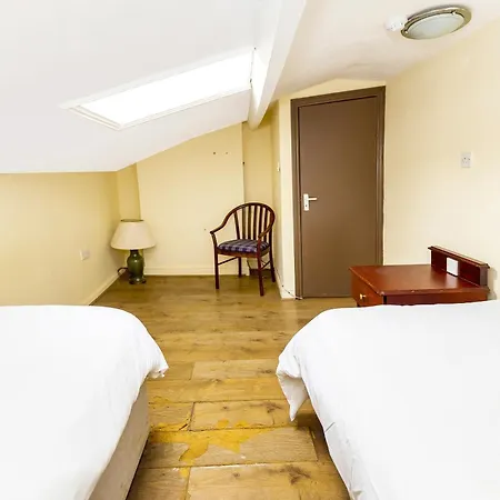 Old Oak Tree Inn 2* Хаунслоу