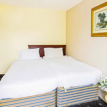Old Oak Tree Inn 2* Хаунслоу