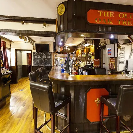 Old Oak Tree Inn Отель