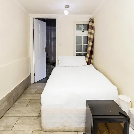 Old Oak Tree Inn 2* Хаунслоу